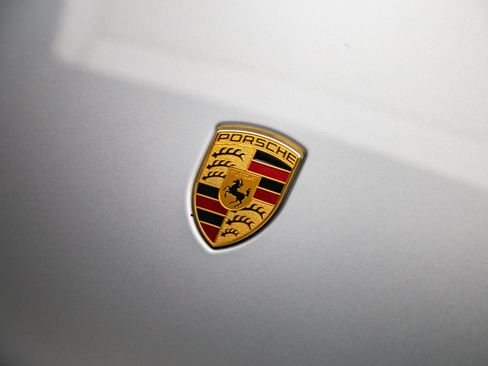 Used 2023 Porsche Macan AWD/4WD image 12