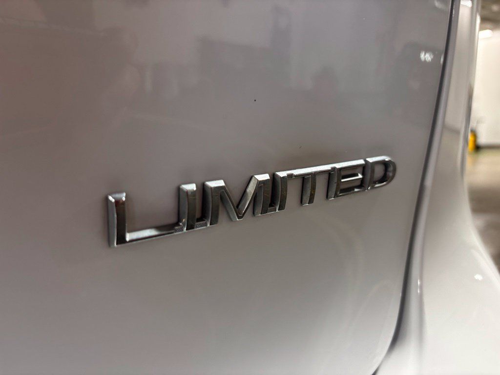 Used 2019 Chrysler Pacifica Limited FWD image 32