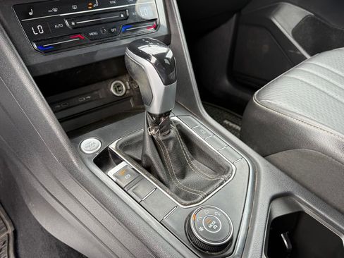 Used 2022 Volkswagen Tiguan SE image 22