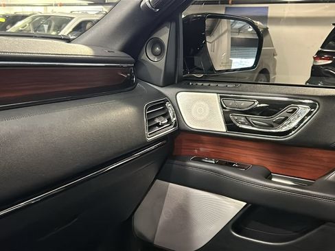 Used 2022 Lincoln Navigator Reserve AWD/4WD image 17