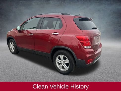 Used 2020 Chevrolet Trax LT w/ LT Convenience Package image 4