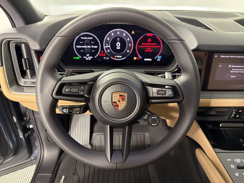 Used 2026 Porsche Cayenne AWD/4WD image 18