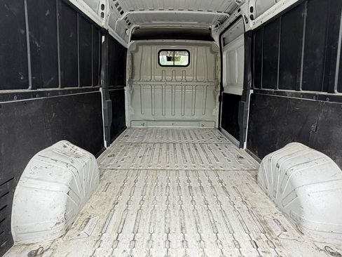 Used 2024 RAM ProMaster 2500 w/ Convenience Group FWD image 12