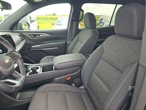 Used 2025 Chevrolet Traverse LT image 19
