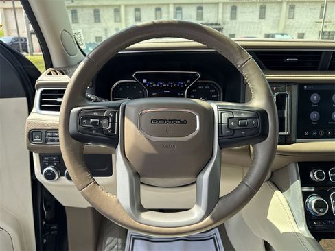 Used 2021 GMC Yukon Denali w/ Denali Premium Package image 20