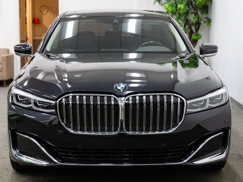 Used 2021 BMW 740i RWD image 12