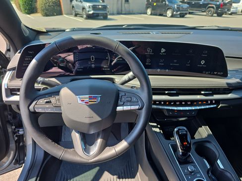 Used 2025 Cadillac XT4 Premium Luxury w/ Cold Weather Package FWD image 15