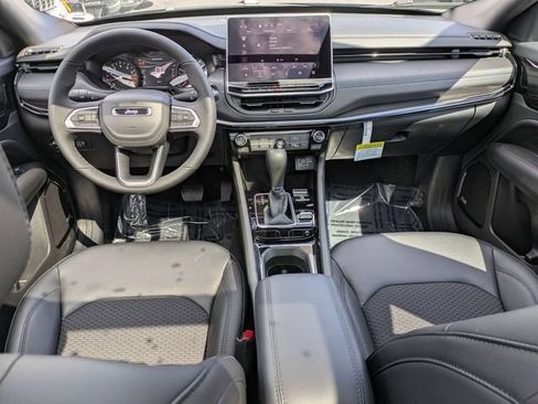 New 2026 Jeep Compass Latitude w/ Sun and Sound Group AWD/4WD image 28