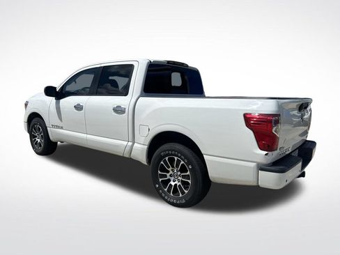 Used 2021 Nissan Titan SV RWD image 5