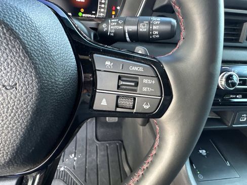 Used 2025 Honda Pilot Black Edition image 30