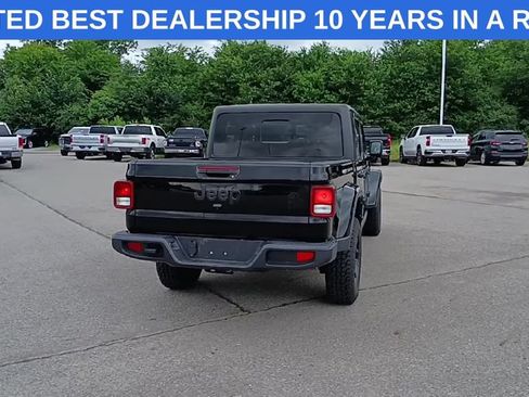 Used 2023 Jeep Gladiator Sport AWD/4WD image 2