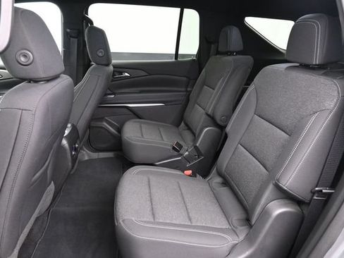 Used 2025 Chevrolet Traverse LT w/ Driver Confidence Package FWD image 26