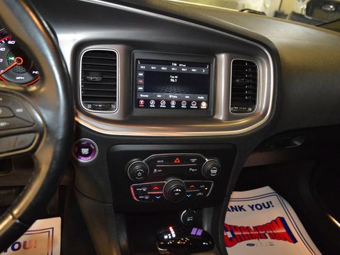 Used 2022 Dodge Charger SXT image 19