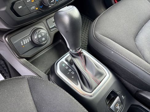 Used 2023 Jeep Renegade Trailhawk AWD/4WD image 28