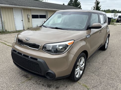 Used 2015 Kia Soul + FWD image 9