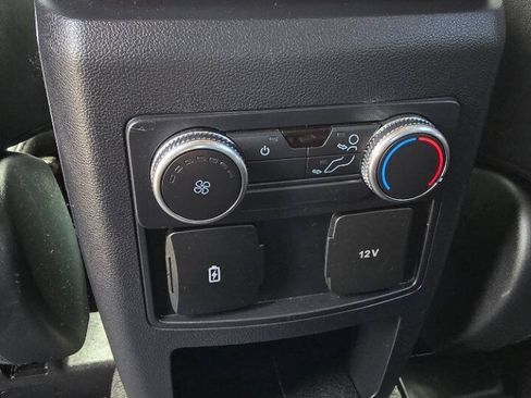 Used 2021 Ford Explorer XLT w/ Equipment Group 202A AWD/4WD image 18