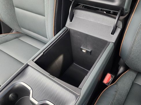 New 2026 GMC Acadia AT4 image 36