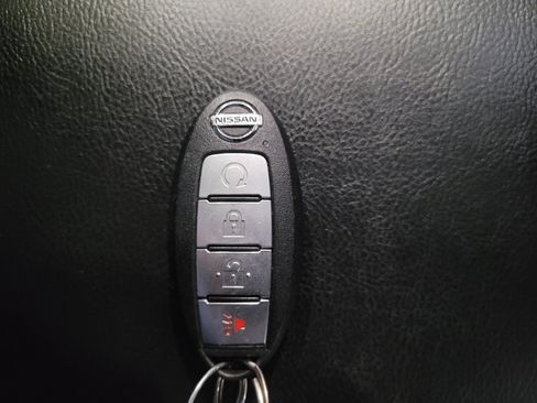 Used 2019 Nissan Pathfinder S AWD/4WD image 32