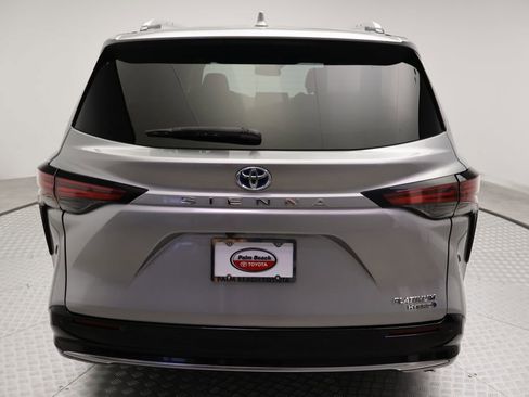 Certified 2024 Toyota Sienna Platinum FWD image 10