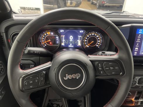 Used 2024 Jeep Wrangler Unlimited Rubicon AWD/4WD image 28
