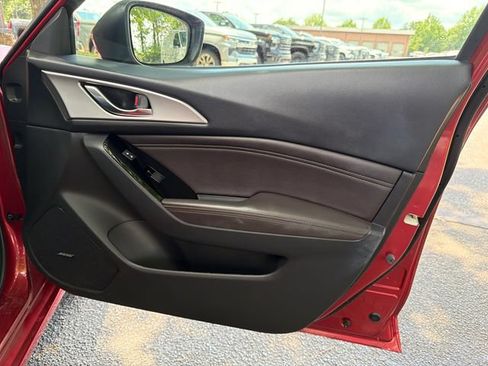 Used 2018 MAZDA MAZDA3 Touring FWD image 14