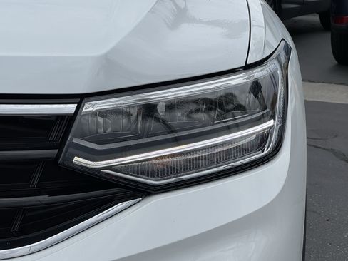 Certified 2024 Volkswagen Tiguan SE R-Line FWD image 4