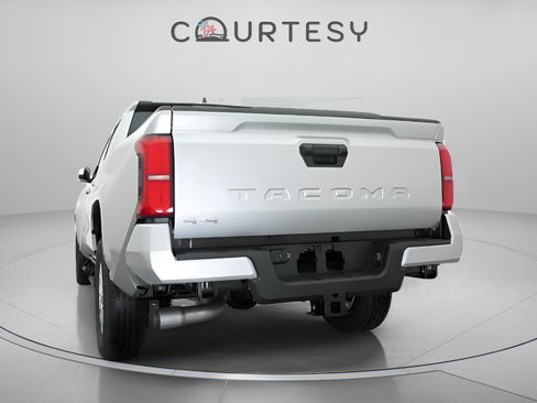 Certified 2026 Toyota Tacoma SR5 AWD/4WD image 10