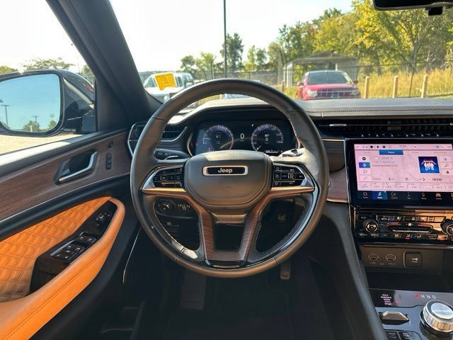 Used 2023 Jeep Grand Cherokee L Summit w/ Advanced Protech Group IV AWD/4WD image 23