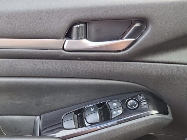 Used 2024 Nissan Altima 2.5 SR w/ SR Premium Package FWD image 25