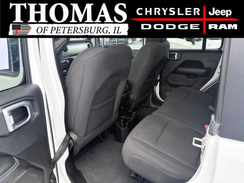 Used 2019 Jeep Wrangler Unlimited Sahara AWD/4WD image 11