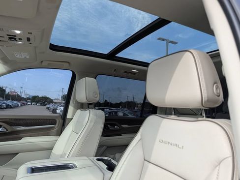 Used 2023 GMC Yukon XL Denali AWD/4WD image 27