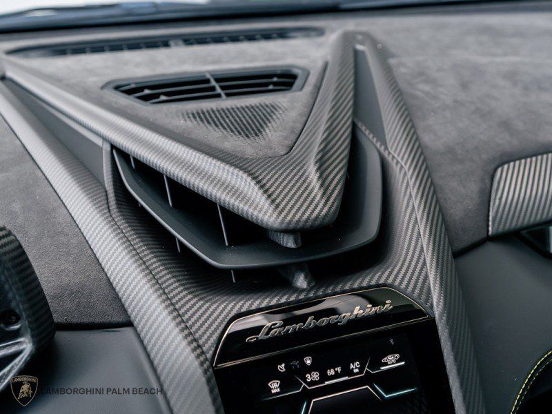 Used 2025 Lamborghini Revuelto AWD/4WD image 14