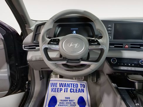 Used 2025 Hyundai Elantra Sport image 12