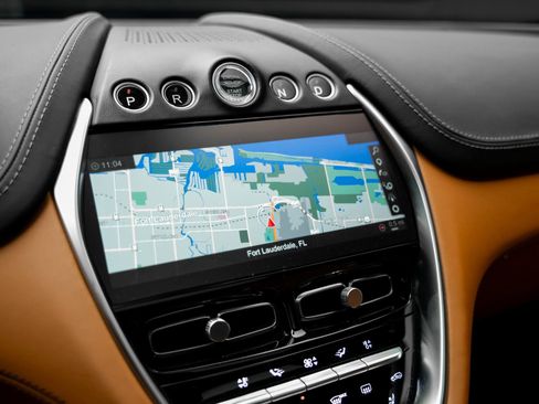 Used 2021 Aston Martin DBX image 46