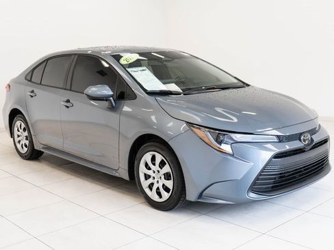Used 2025 Toyota Corolla LE image 7