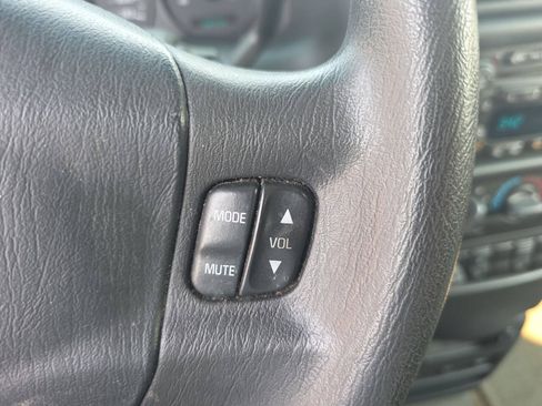 Used 2003 Chevrolet Venture Warner Brothers w/ Security Package FWD image 19