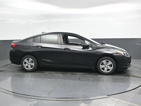 Used 2017 Chevrolet Cruze LS FWD image 4