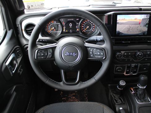New 2026 Jeep Gladiator Sport AWD/4WD image 13