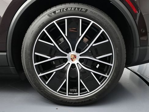 Used 2025 Porsche Macan 4 Electric image 26