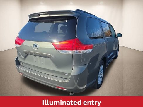 Used 2014 Toyota Sienna XLE image 6