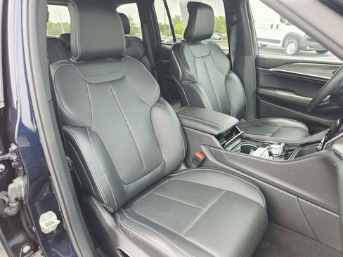 Used 2024 Jeep Grand Cherokee Overland w/ Adv Protech Group III AWD/4WD image 17