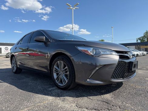 Used 2015 Toyota Camry SE FWD image 3