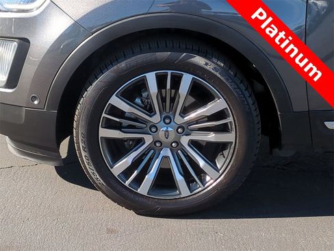 Used 2017 Ford Explorer Platinum image 10