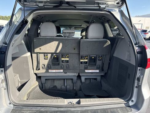 Used 2015 Toyota Sienna XLE AWD/4WD image 11