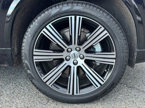 Certified 2025 Volvo XC90 B6 Plus w/ Protection Package Premier image 9