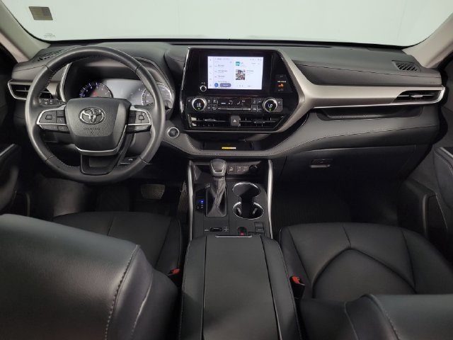 Used 2024 Toyota Highlander XLE FWD image 22