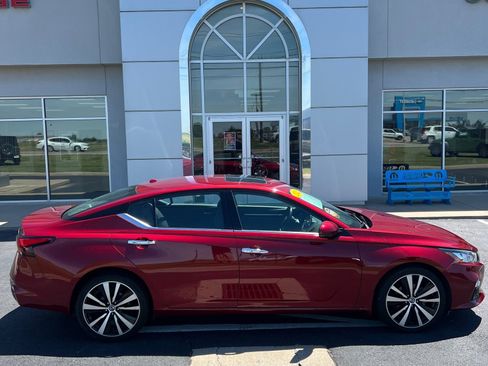 Used 2021 Nissan Altima 2.5 Platinum AWD/4WD image 1