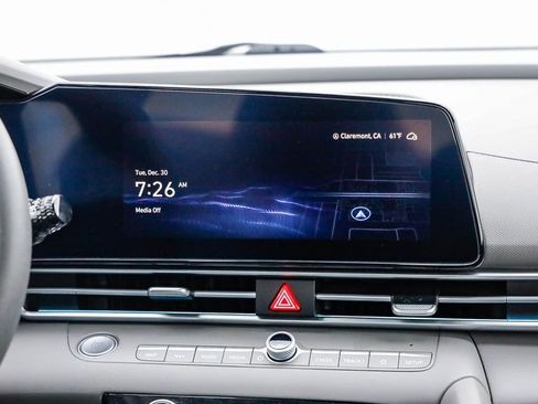 Used 2024 Hyundai Elantra Blue image 15