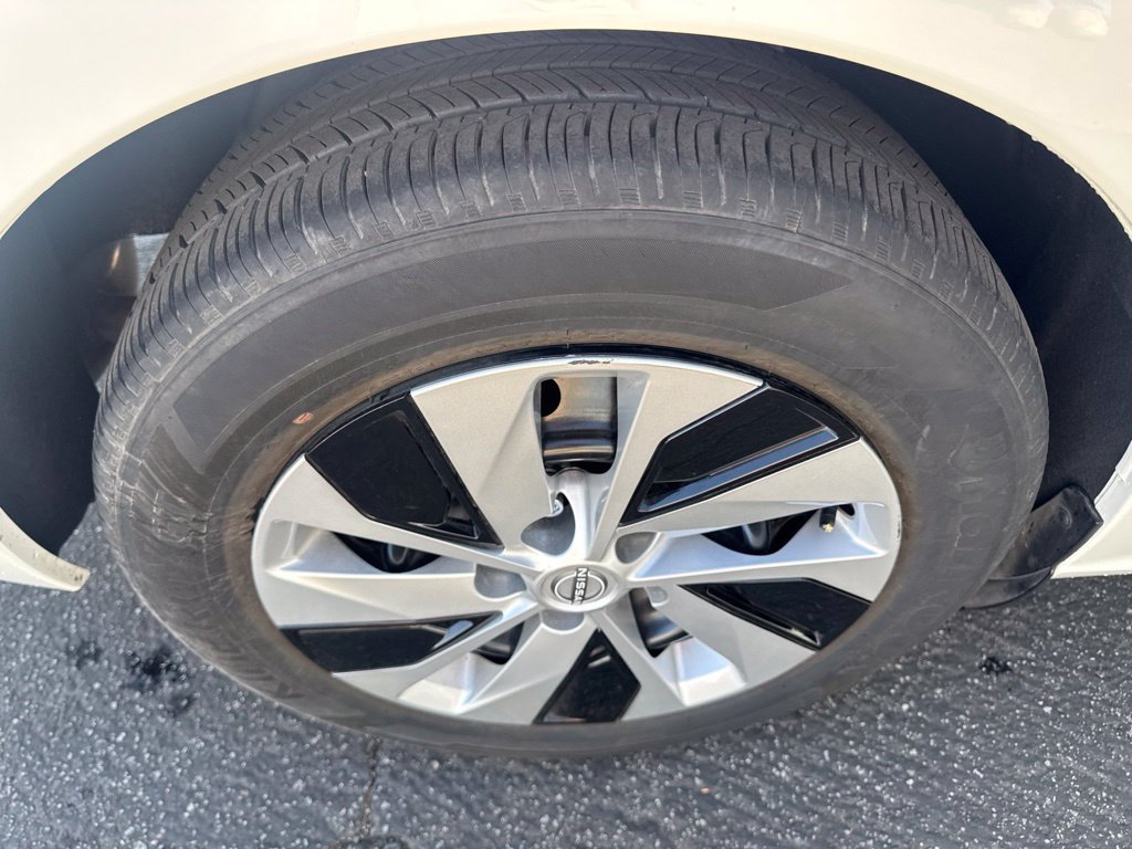 Used 2025 Nissan Altima 2.5 S FWD image 10