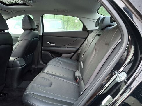 Certified 2023 Hyundai Elantra Limited FWD image 10